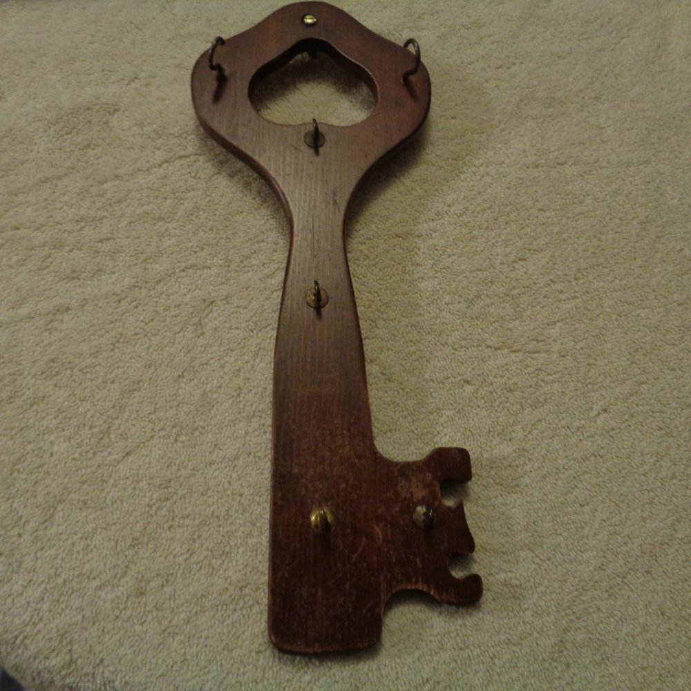 STEAMPUNK VINTAGE LG WOODEN KEY HOLDER